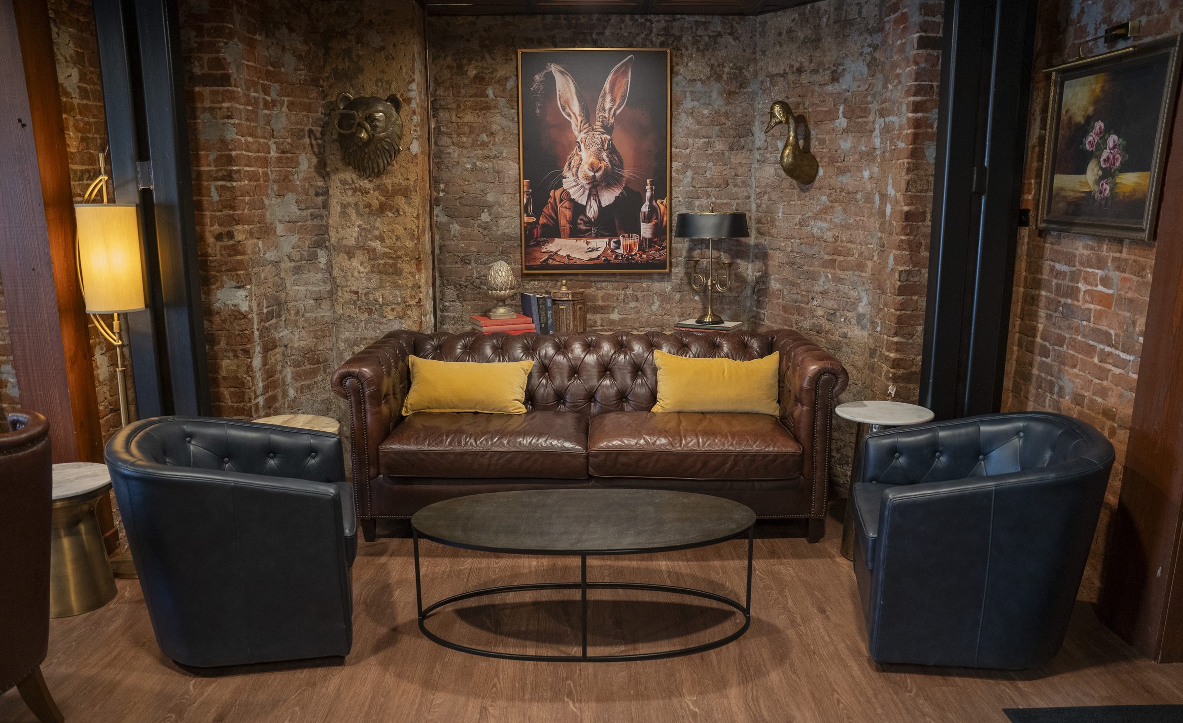 Inside The Lounge, Auburn